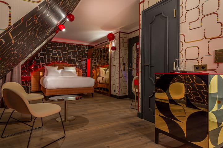 Idol Hotel