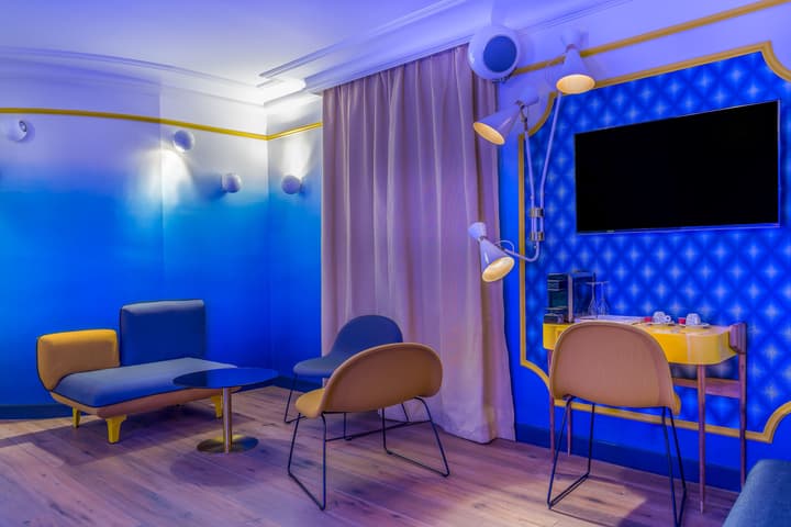Idol Hotel