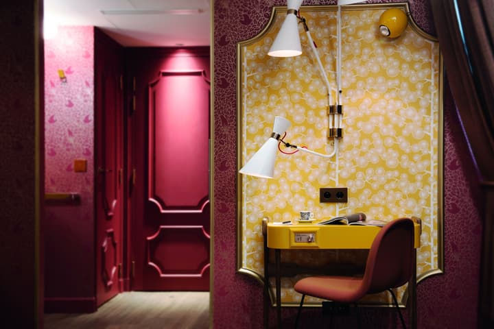 Idol Hotel