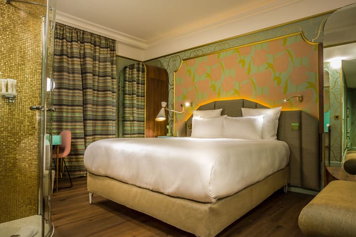 Idol Hotel
