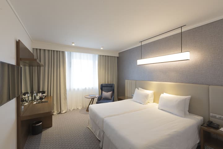 Makedonia Palace