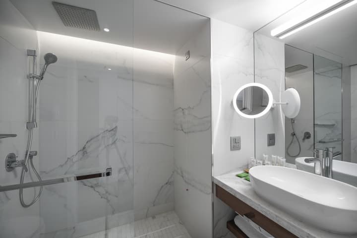 Makedonia Palace