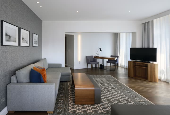 Makedonia Palace