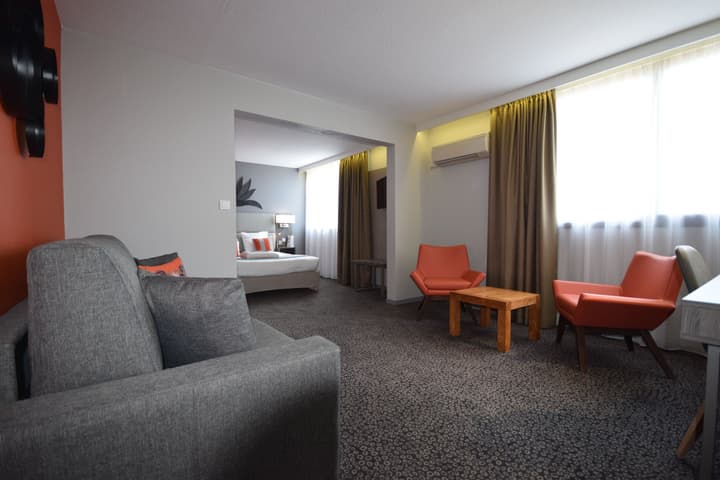 Kyriad Prestige - Bordeaux Aeroport