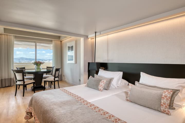 Divani Caravel