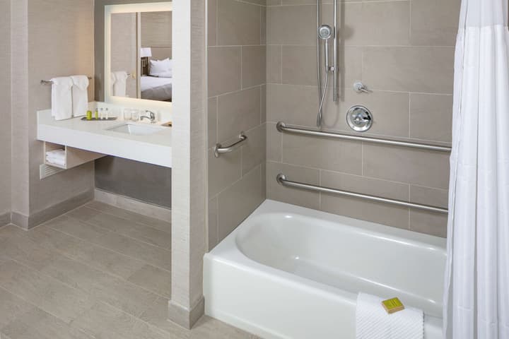 Doubletree By Hilton Boston Logan Airport Chelsea