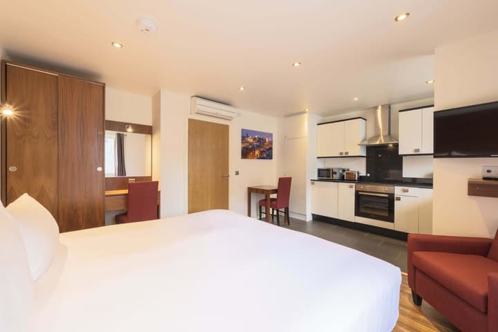 Holyrood Aparthotel