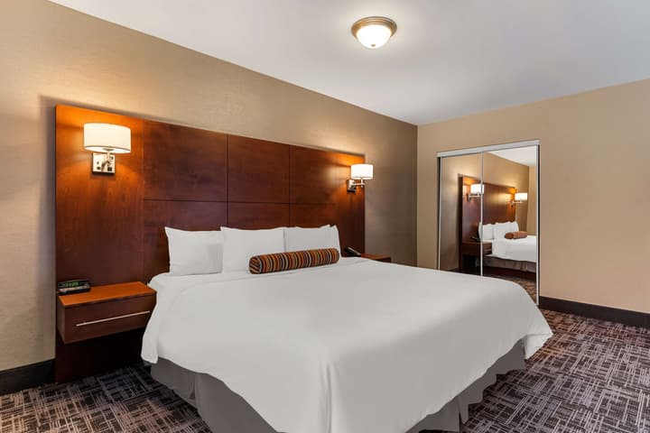 Best Western Ville-Marie Montreal Hotel & Suites