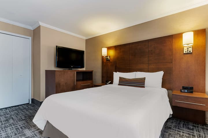 Best Western Ville-Marie Montreal Hotel & Suites