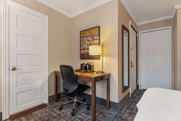 Best Western Ville-Marie Montreal Hotel & Suites