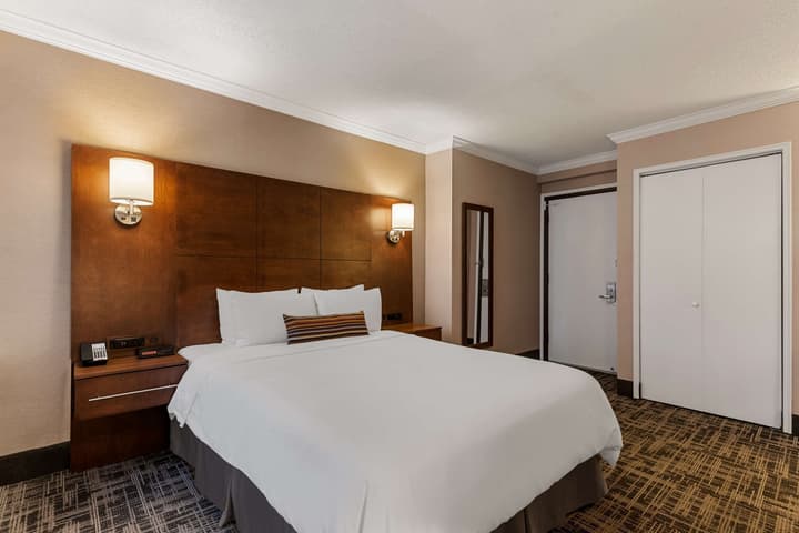 Best Western Ville-Marie Montreal Hotel & Suites