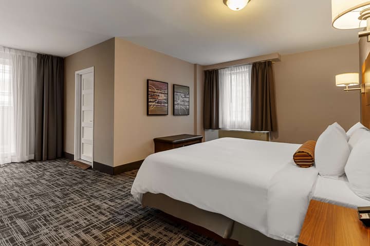 Best Western Ville-Marie Montreal Hotel & Suites