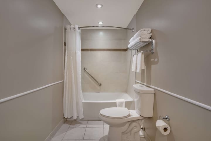 Best Western Ville-Marie Montreal Hotel & Suites