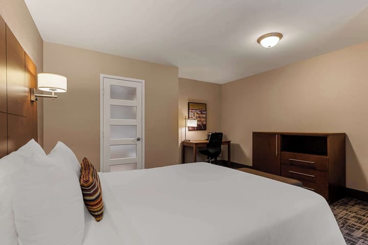 Best Western Ville-Marie Montreal Hotel & Suites
