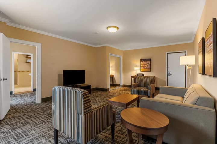 Best Western Ville-Marie Montreal Hotel & Suites