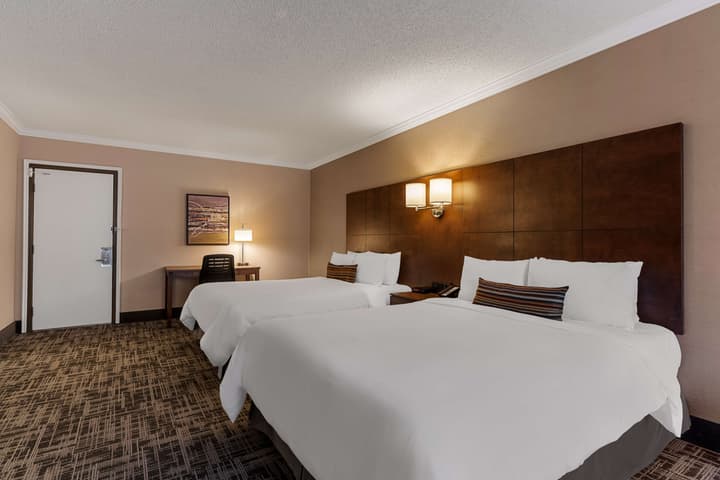 Best Western Ville-Marie Montreal Hotel & Suites