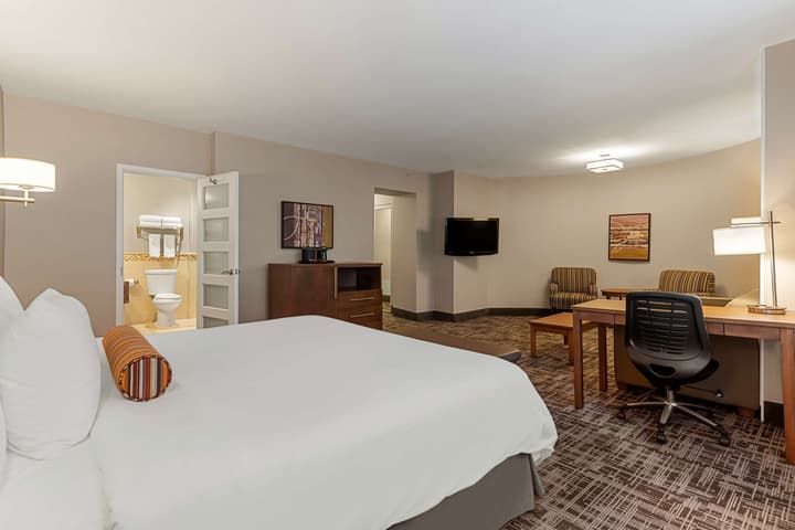 Best Western Ville-Marie Montreal Hotel & Suites