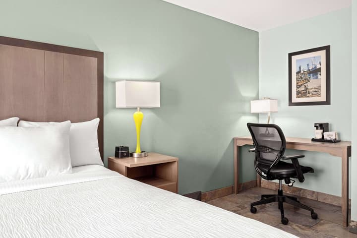 La Quinta Inn & Suites by Wyndham Newport