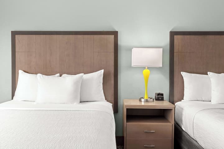 La Quinta Inn & Suites by Wyndham Newport