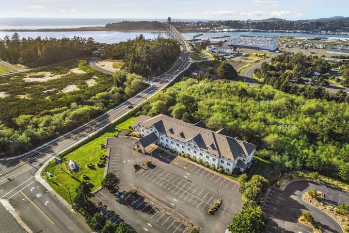 La Quinta Inn & Suites by Wyndham Newport
