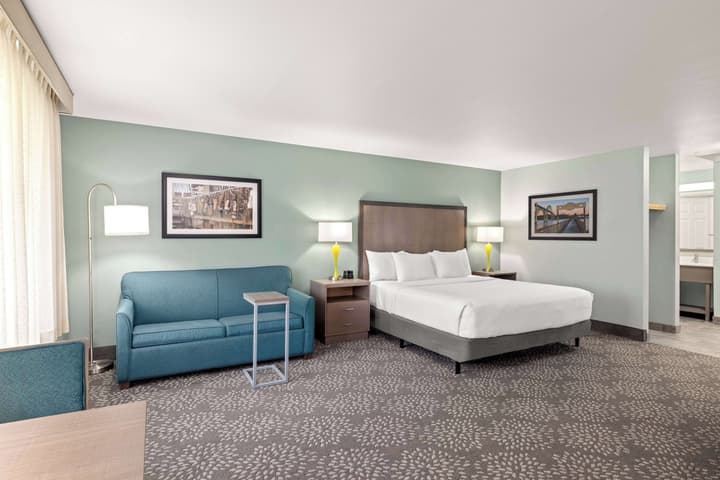 La Quinta Inn & Suites by Wyndham Newport