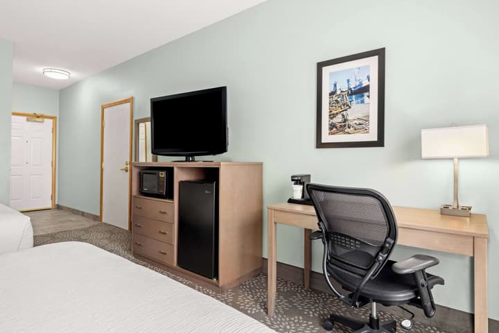 La Quinta Inn & Suites by Wyndham Newport