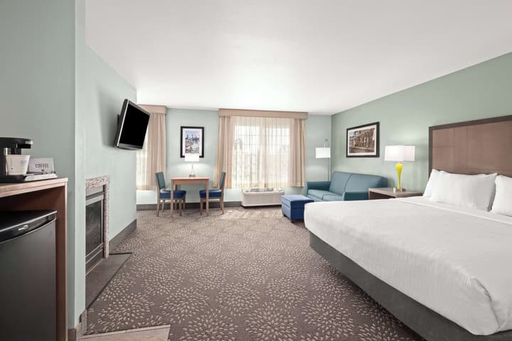 La Quinta Inn & Suites by Wyndham Newport