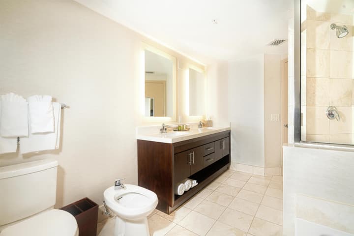DoubleTree Resort & Spa by Hilton Ocean Point-N. Miami Beach