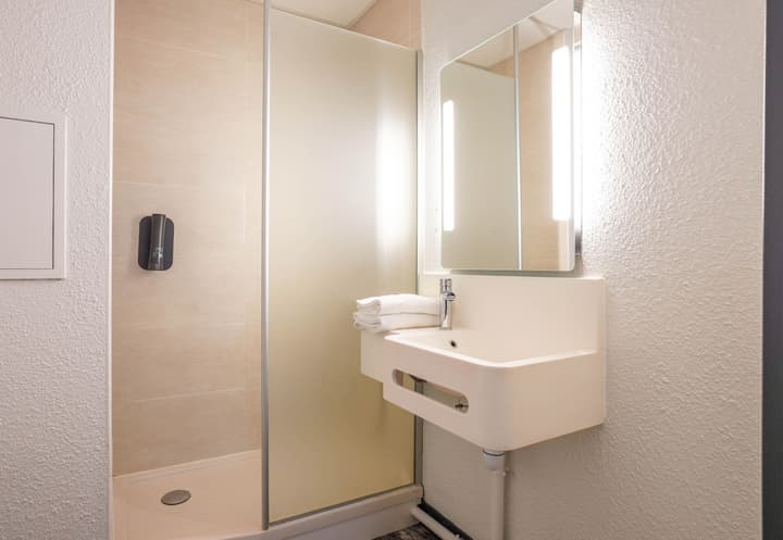 B&B HOTEL Paris Châtillon