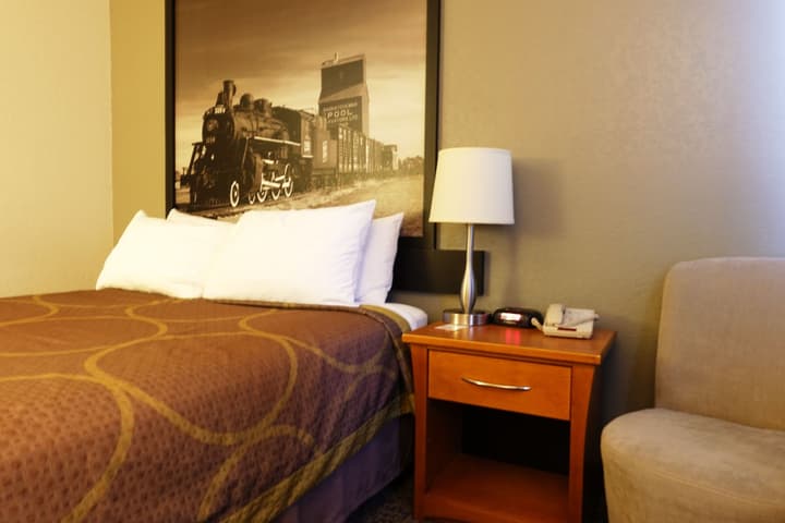 Super 8 by Wyndham Regina