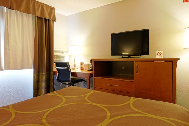 Super 8 by Wyndham Regina