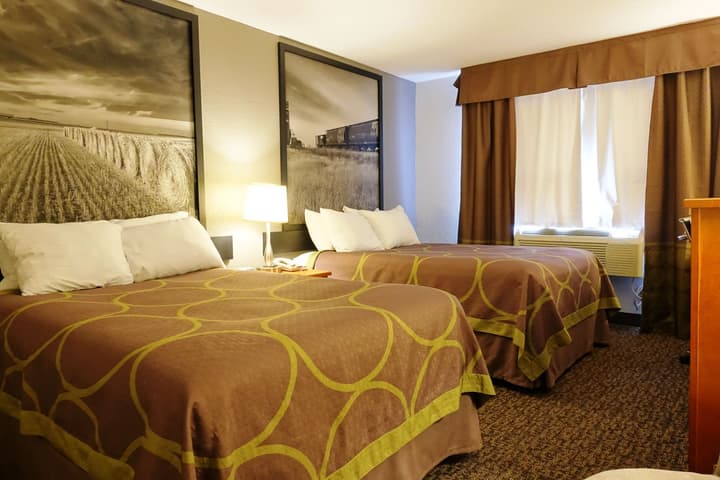 Super 8 by Wyndham Regina