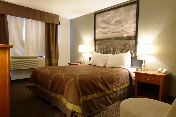 Super 8 by Wyndham Regina