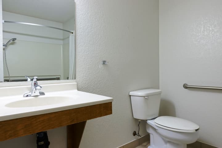 Super 8 by Wyndham Regina