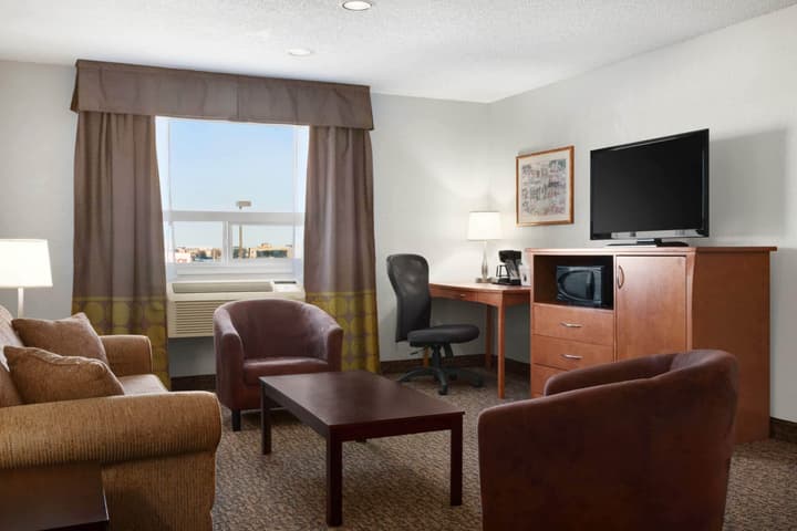 Super 8 by Wyndham Regina