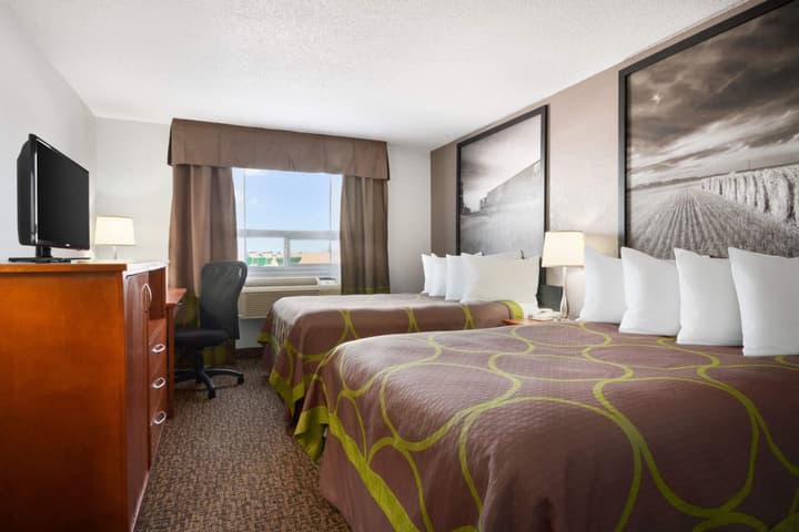 Super 8 by Wyndham Regina