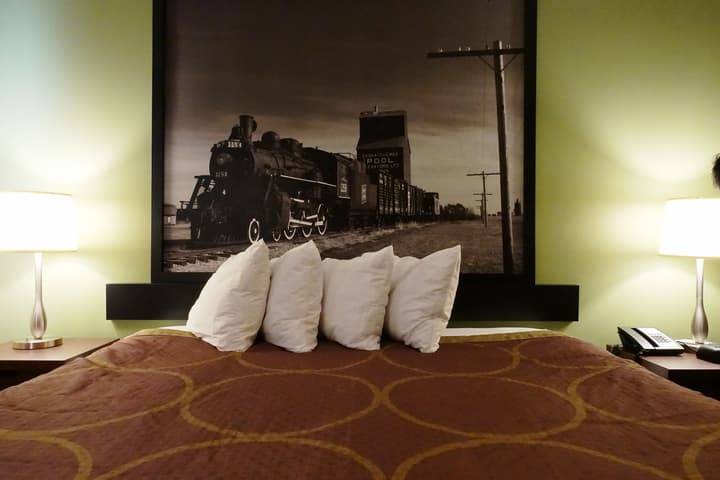 Super 8 by Wyndham Regina