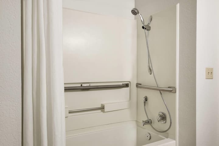 Super 8 by Wyndham Regina