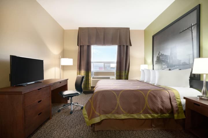 Super 8 by Wyndham Regina