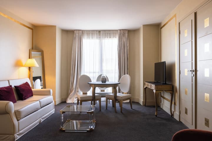 Hotel Renoir