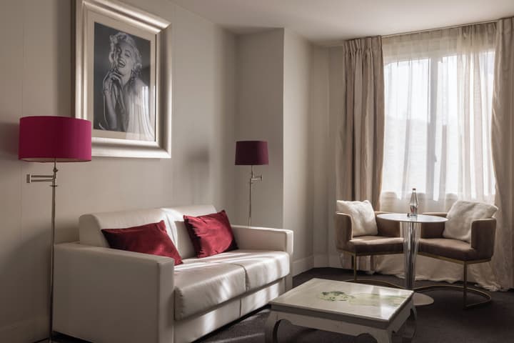 Hotel Renoir