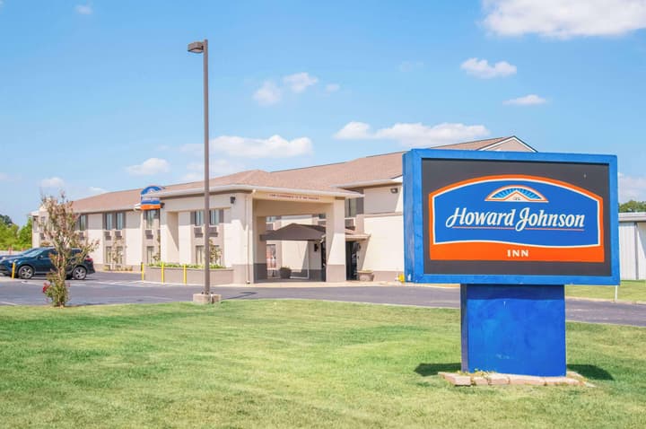Howard Johnson by Wyndham Scott Lafayette