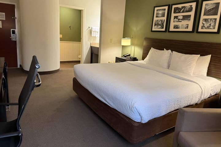 Sleep Inn & Suites Queensbury - Lake George
