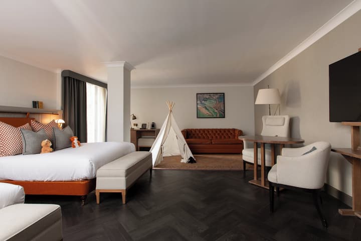 Kimpton Charlotte Square by IHG