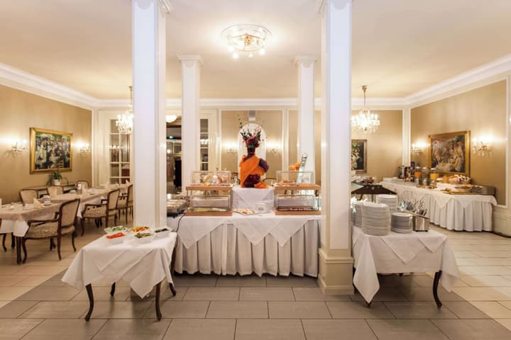 Centro National Frankfurt, Trademark Collection by Wyndham