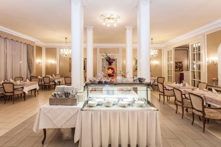 Centro National Frankfurt, Trademark Collection by Wyndham
