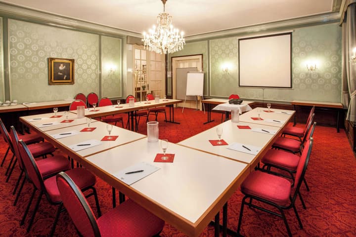 Centro National Frankfurt, Trademark Collection by Wyndham