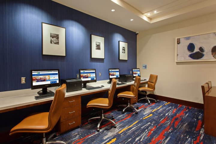 Holiday Inn Express and Suites Fisherman's Wharf by IHG