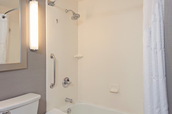 Holiday Inn Express and Suites Fisherman's Wharf by IHG