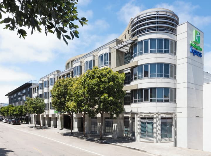 Holiday Inn Express and Suites Fisherman's Wharf by IHG
